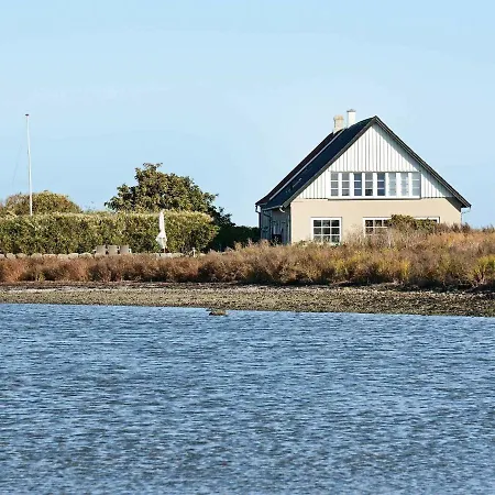 4 Person Holiday In